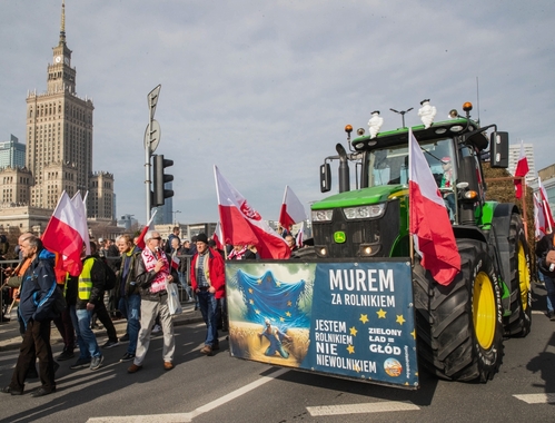 Temat numeru Rolnicy przestraszyli Tuska